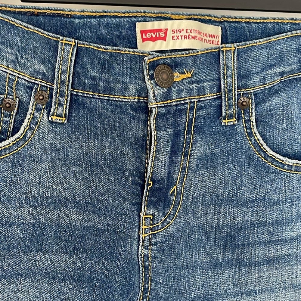LEVI’s 519 SKINNY JEANS
